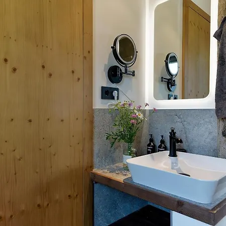 Dağ evi Luxus Kellerstoeckl Mit Privatem Hot Tub *